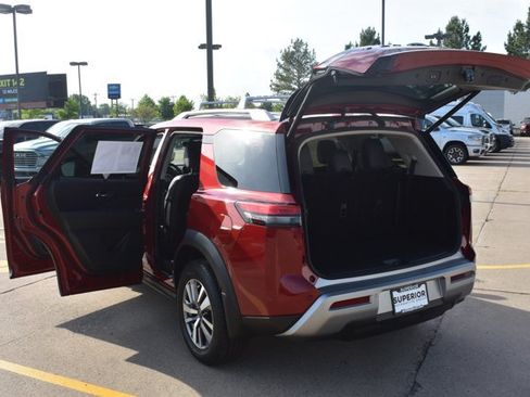 Used 2023 Nissan Pathfinder SL w/ Lighting Package (N92) AWD/4WD image 17