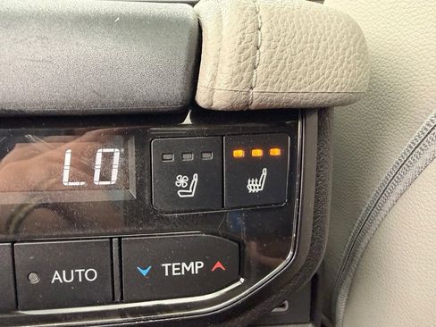 Used 2025 Toyota Grand Highlander AWD image 38