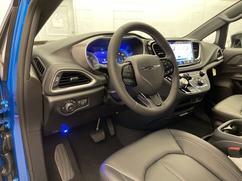 New 2026 Chrysler Pacifica Select w/ S Appearance Package image 14