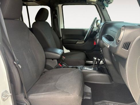 Used 2018 Jeep Wrangler Unlimited Sport S AWD/4WD image 9
