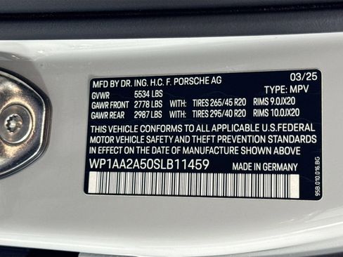 Used 2025 Porsche Macan image 27