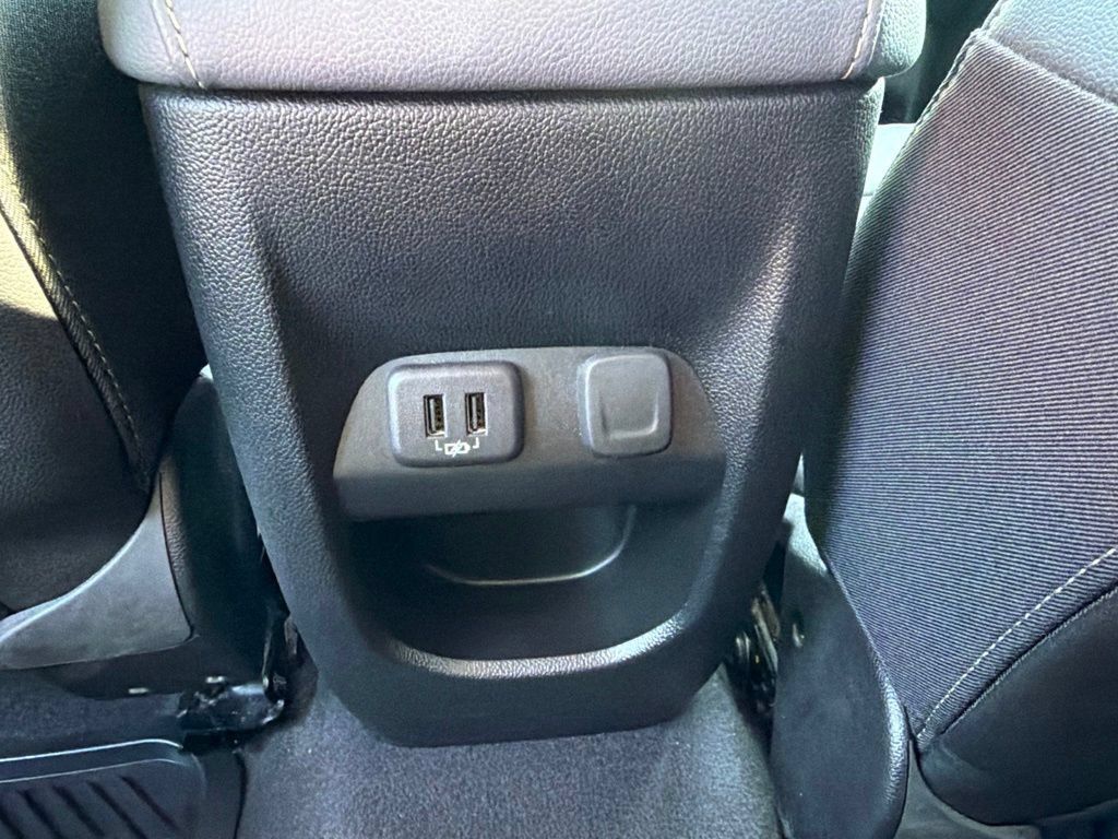 Used 2019 Chevrolet Colorado Z71 AWD/4WD image 14