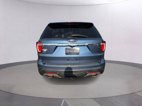 Used 2018 Ford Explorer XLT w/ Equipment Group 202A FWD image 4