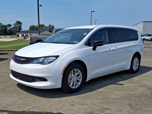 New 2027 Chrysler Pacifica LX FWD image 2