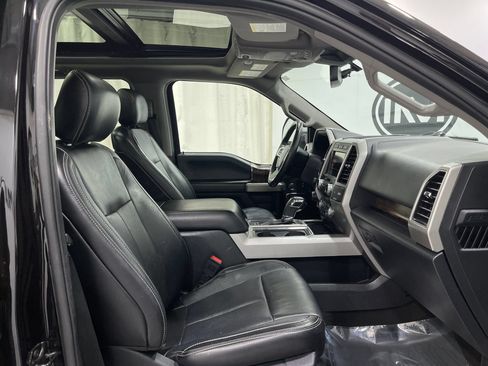 Used 2019 Ford F150 Lariat w/ Equipment Group 502A Luxury AWD/4WD image 32