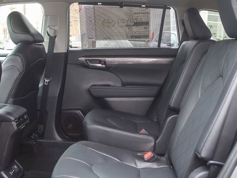 New 2026 Toyota Highlander Platinum image 20