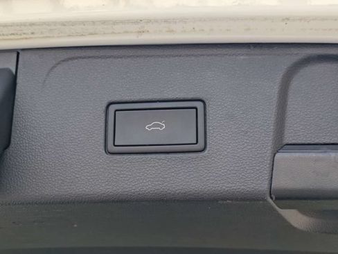 Used 2023 Volkswagen Atlas SE w/ Panoramic Sunroof Package FWD image 14