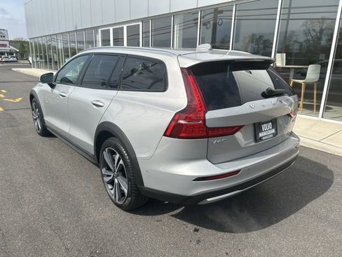 Used 2025 Volvo V60 B5 Cross Country Plus AWD/4WD image 3