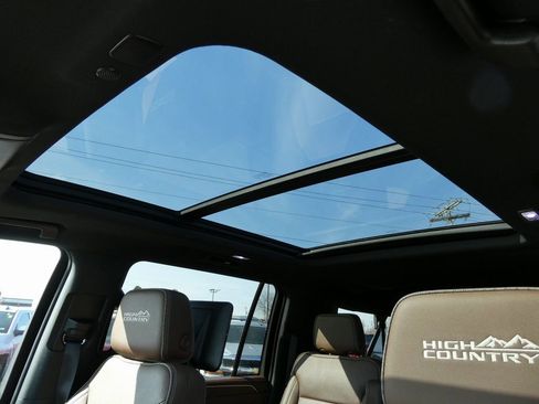 Certified 2024 Chevrolet Suburban High Country w/ Advanced Technology Package image 25