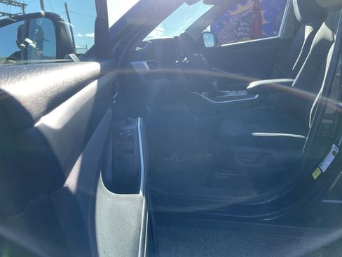 Used 2023 Toyota Highlander LE FWD image 14