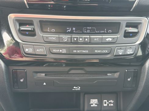 Used 2021 Honda Pilot Touring image 15