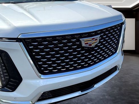 Certified 2025 Cadillac Escalade ESV Premium Luxury AWD/4WD image 34