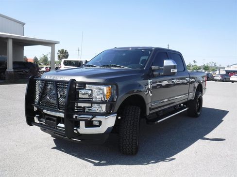 Used 2017 Ford F350 Lariat w/ Chrome Package image 27