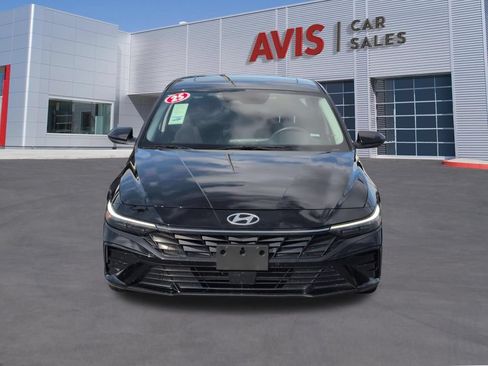 Used 2025 Hyundai Elantra SEL FWD image 2