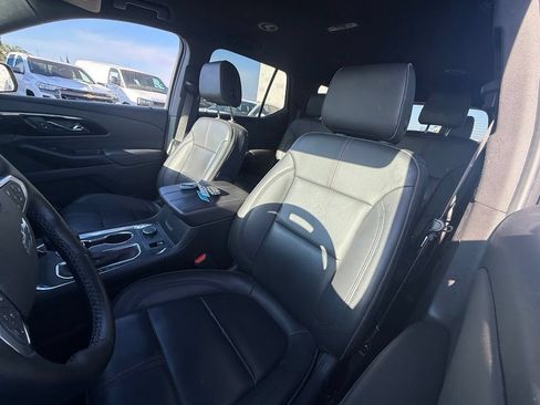 Used 2023 Chevrolet Traverse RS FWD image 4
