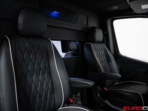 Used 2024 Mercedes-Benz Sprinter 3500 image 34