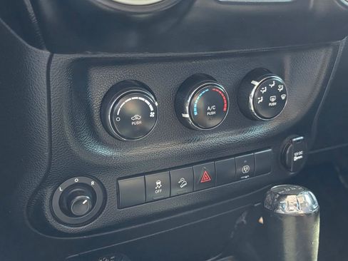 Used 2013 Jeep Wrangler Unlimited Rubicon w/ Max Tow Pkg image 21