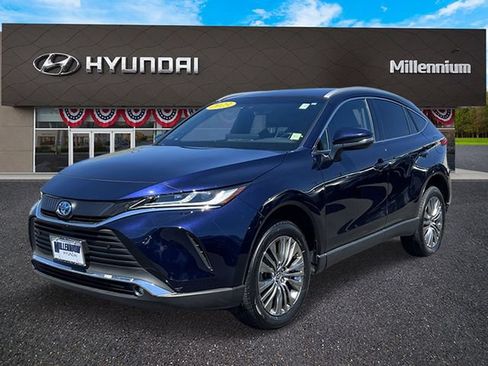 Used 2023 Toyota Venza XLE AWD/4WD image 2