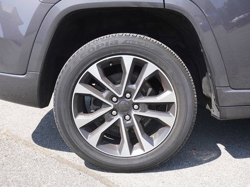 Used 2023 Jeep Grand Cherokee Overland w/ Luxury Tech Group IV AWD/4WD image 26