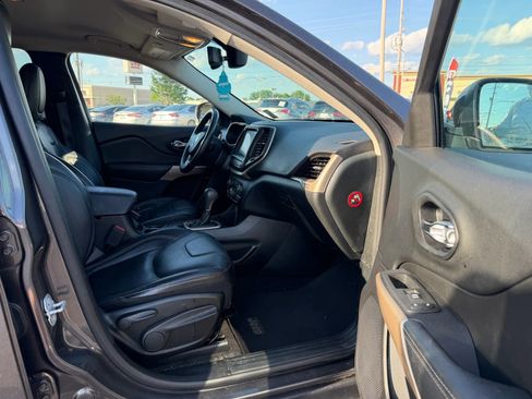 Used 2018 Jeep Cherokee Limited FWD image 12
