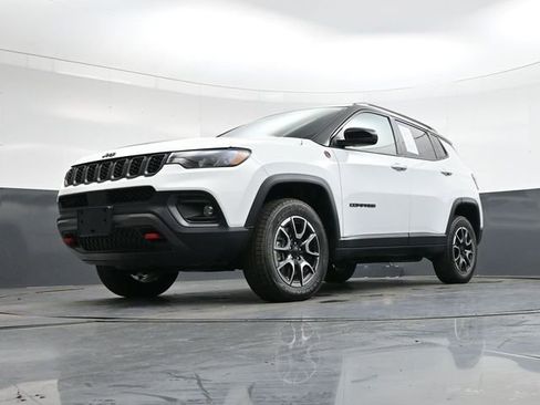 Used 2024 Jeep Compass Trailhawk image 39