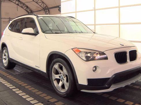 Used 2015 BMW X1 sDrive28i RWD image 3