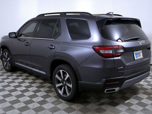 Used 2024 Honda Pilot Elite image 9