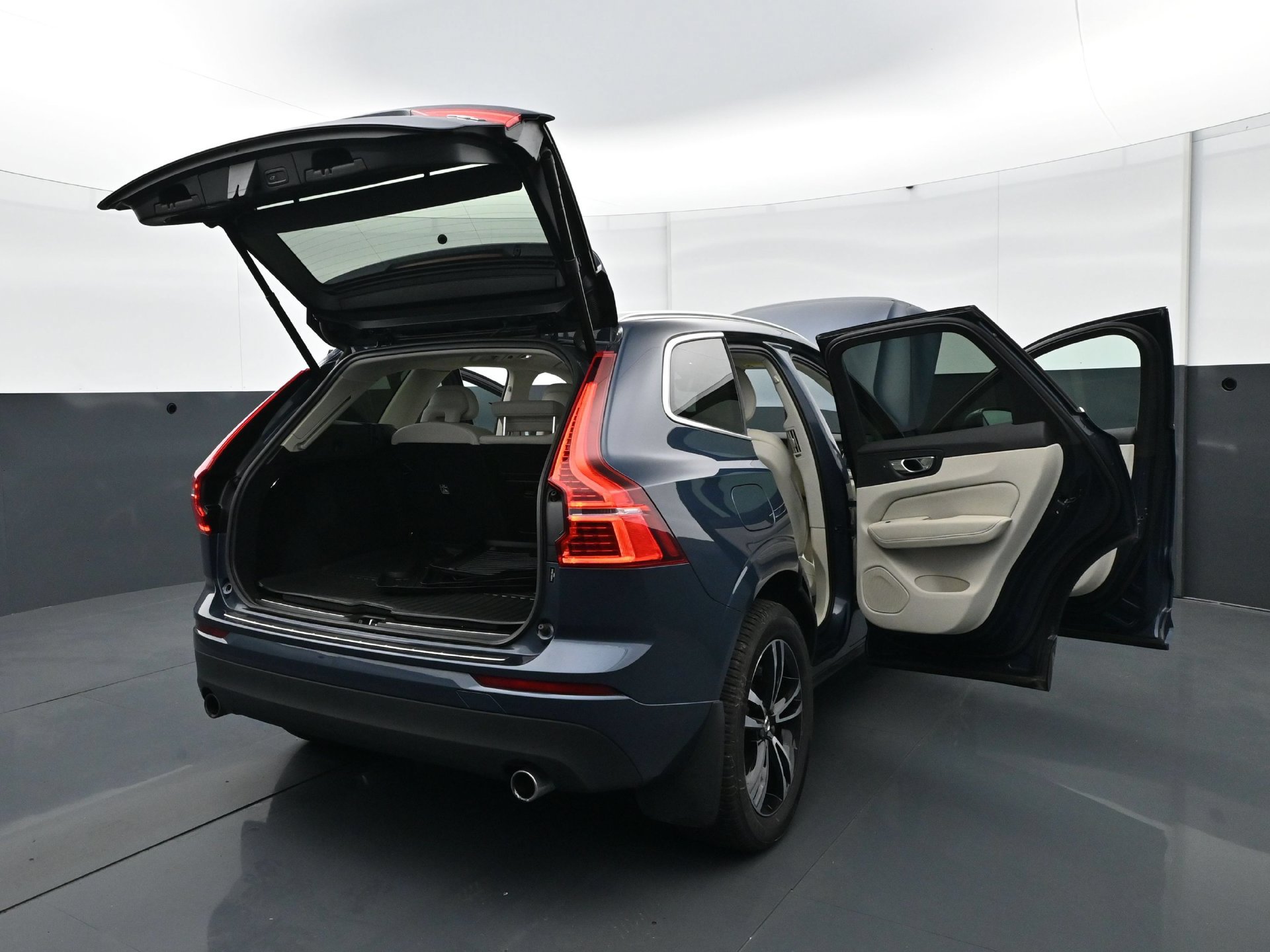 Used 2018 Volvo XC60 T8 Momentum AWD/4WD image 36