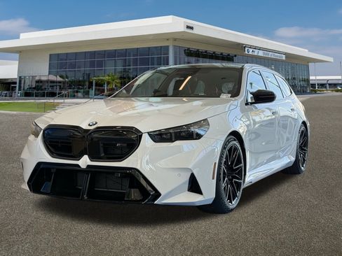 New 2026 BMW M5 Touring image 2