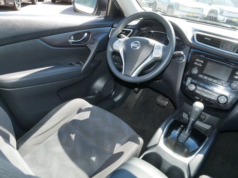 Used 2016 Nissan Rogue SV AWD/4WD image 9