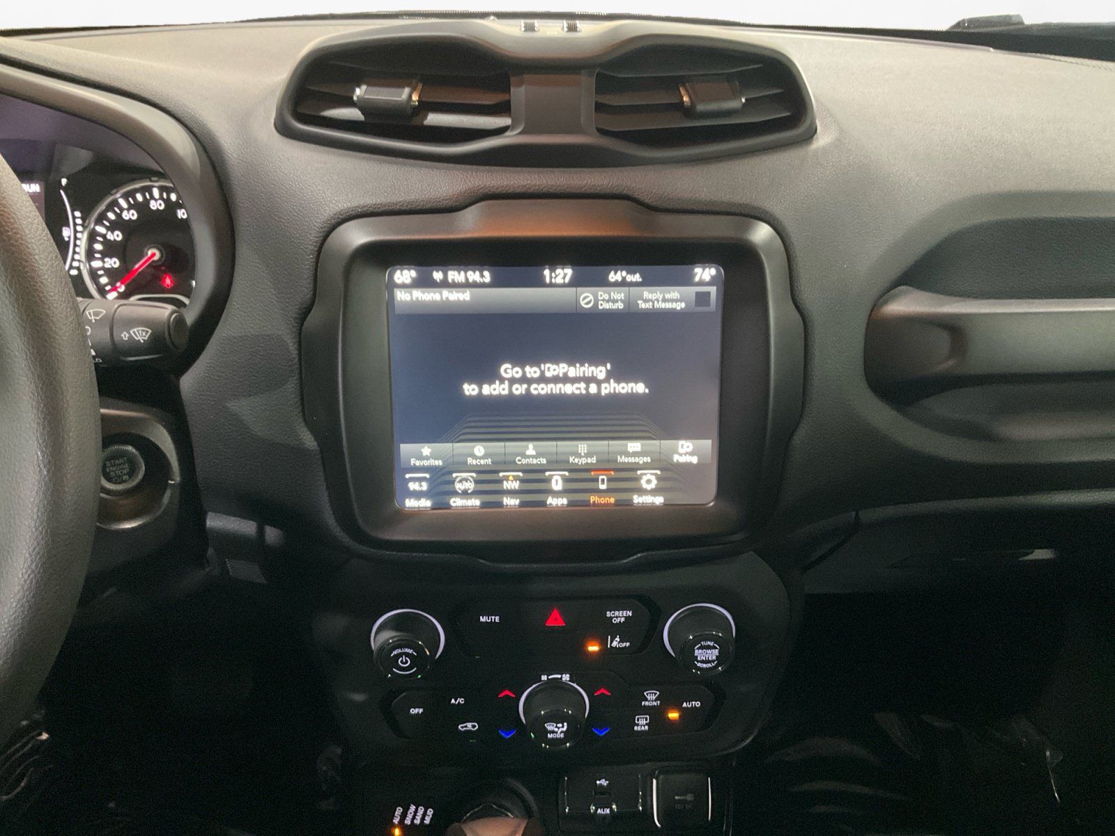 Used 2023 Jeep Renegade Latitude AWD/4WD image 12