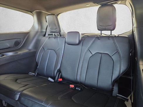 New 2026 Chrysler Pacifica Select image 17