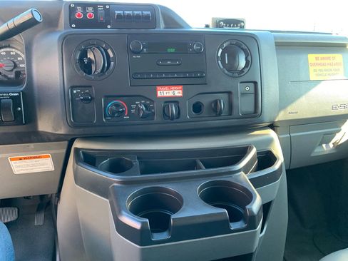 Used 2017 Ford E-350 and Econoline 350 Super Duty image 15