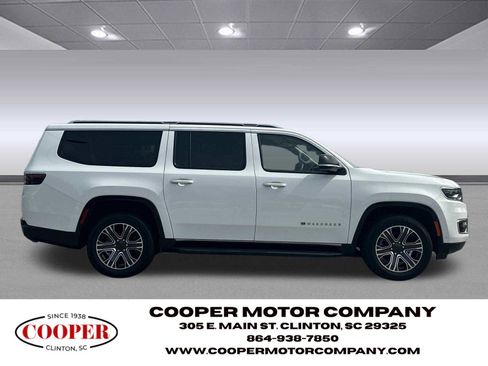 Used 2024 Jeep Wagoneer L Series II w/ Flexible Seating Group RWD image 6