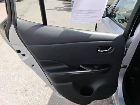 Used 2013 Nissan Leaf SL w/ Premium Pkg image 18