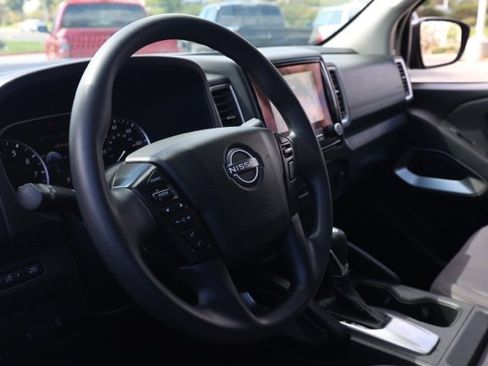 Used 2023 Nissan Frontier SV image 13