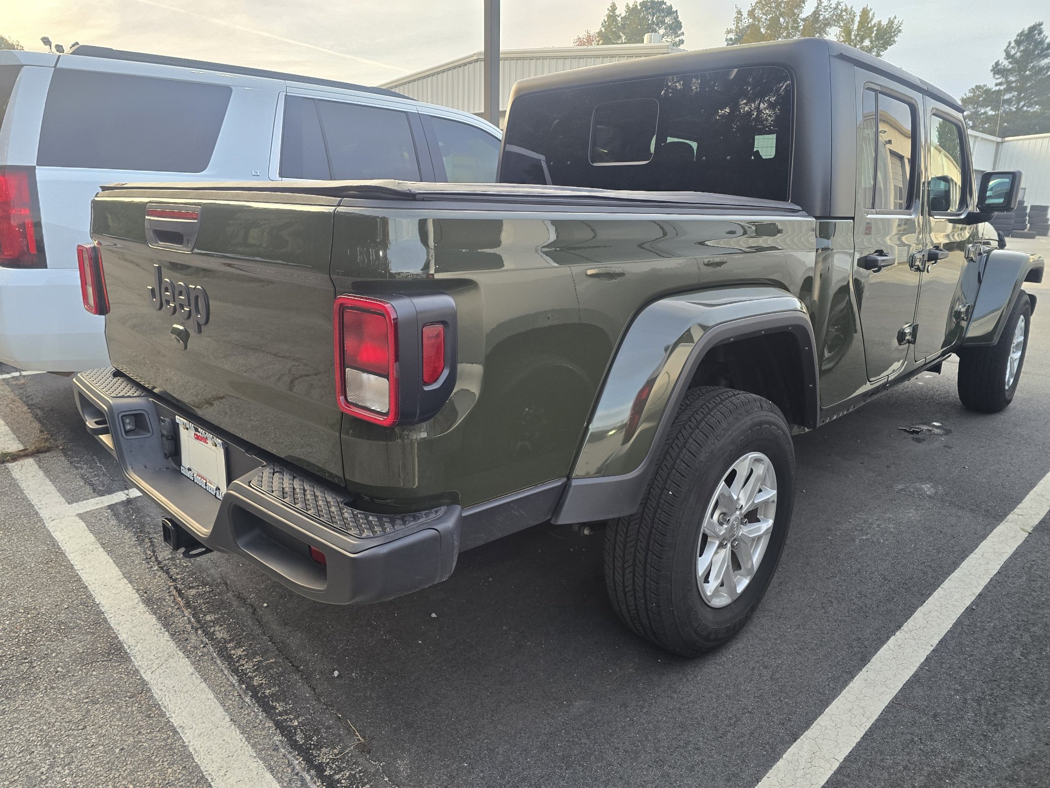 Used 2023 Jeep Gladiator Sport AWD/4WD image 2
