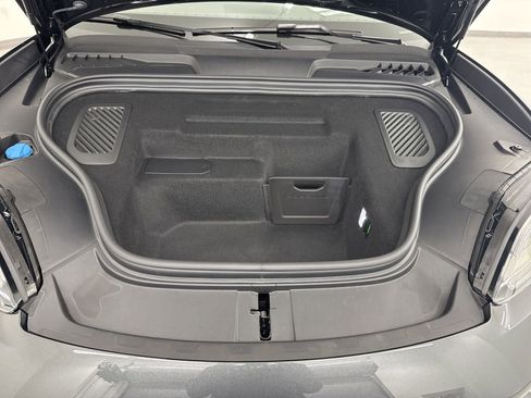 Certified 2025 Porsche Macan Electric image 38