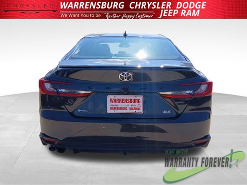 Used 2025 Toyota Camry SE FWD image 5