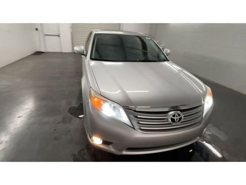 Used 2011 Toyota Avalon Limited image 3