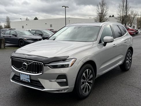 Used 2023 Volvo XC60 B5 Plus image 4