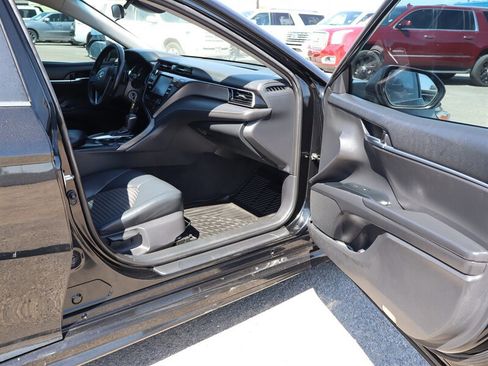 Used 2019 Toyota Camry SE FWD image 14