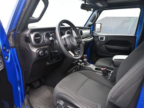 Used 2023 Jeep Gladiator Sport AWD/4WD image 7