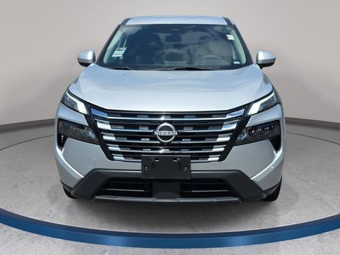 Used 2024 Nissan Rogue SV AWD/4WD image 2