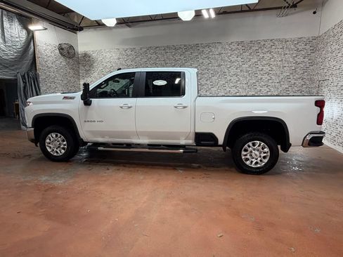 Used 2022 Chevrolet Silverado 2500 LT w/ Convenience Package AWD/4WD image 4