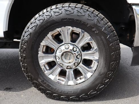 Used 2019 Ford F350 XLT w/ XLT Premium Package AWD/4WD image 43