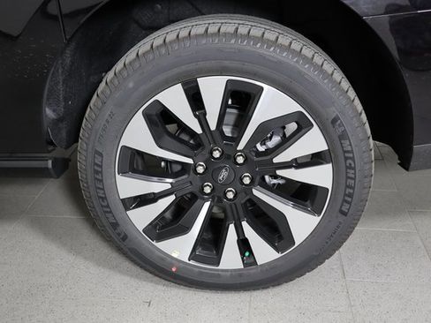 New 2025 Ford Expedition Max Platinum w/ Platinum Ultimate Package image 9