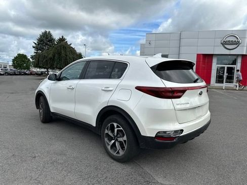 Used 2022 Kia Sportage LX AWD/4WD image 3