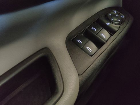 Used 2021 Chevrolet Equinox LT w/ Driver Convenience Package image 27