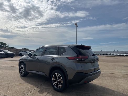 Certified 2023 Nissan Rogue SV FWD image 14